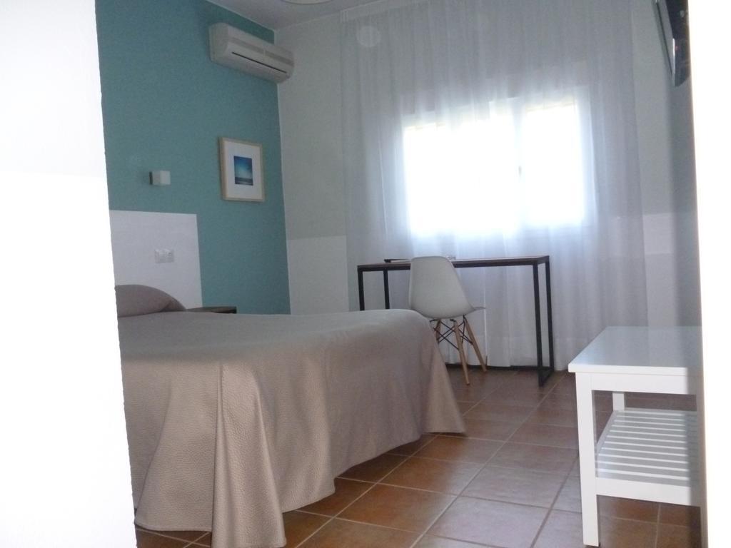 Hostal Las Cumbres โกนิล เด ลาฟรอนเตรา ภายนอก รูปภาพ