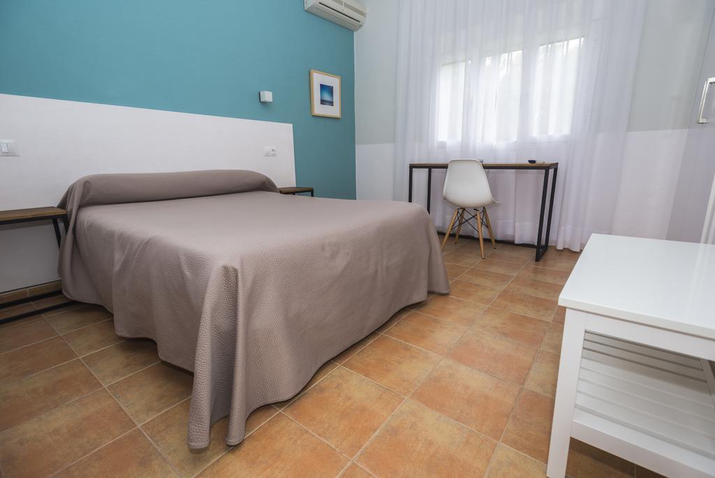 Hostal Las Cumbres โกนิล เด ลาฟรอนเตรา ภายนอก รูปภาพ